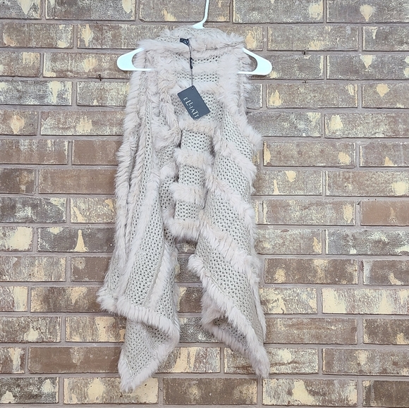 Elliatt Wander Rabbit Fur Vest size Medium NWT - Picture 3 of 4